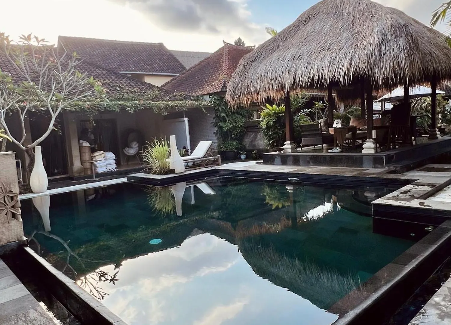 Jeevo Apartment Ubud  Homestay
